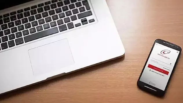 Üniversite öğrencilerinin yarısı kaydını tamamladı