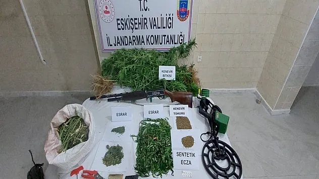 Ürettiği uyuşturucu maddeyi satmak isteyen şahsı jandarma yakaladı