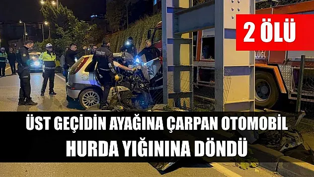 Üst geçidin ayağına çarpan otomobil hurda yığınına döndü: 2 ölü