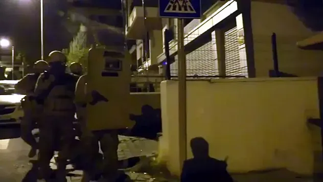 Uyuşturucu şebekesi operasyonla çökertildi