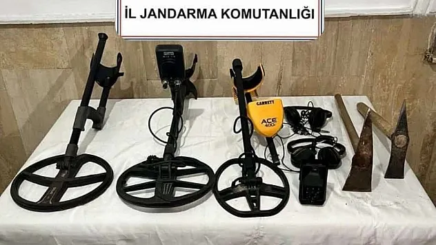 Uyuşturucu ve kaçakçılık operasyonunda 2 şahıs tutuklandı