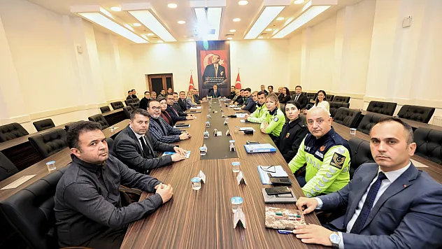 Vali Akbıyık başkanlığında 'Okul Güvenliği' toplantısı yapıldı