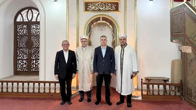 Vali Akbıyık bayram namazını Menteşe'de kıldı