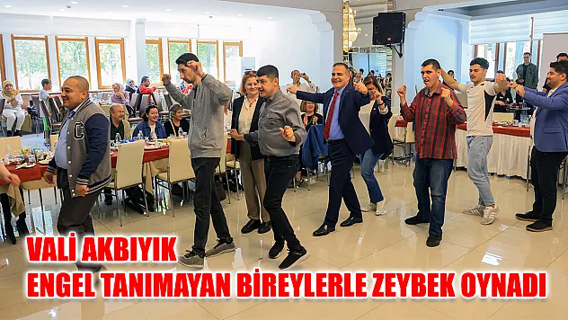 Vali Akbıyık engel tanımayan bireylerle Zeybek oynadı