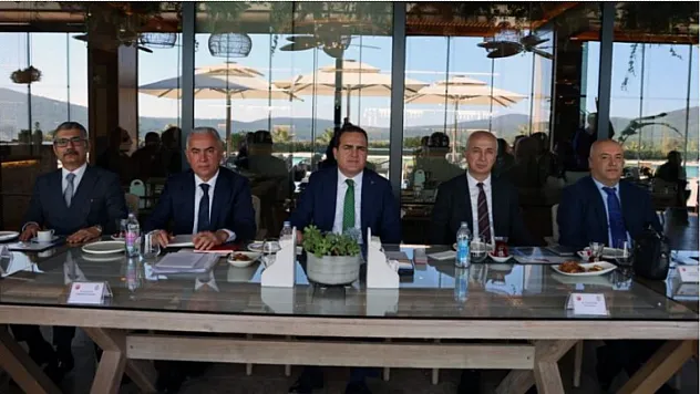 Vali Akbıyık kaymakamlarla buluştu