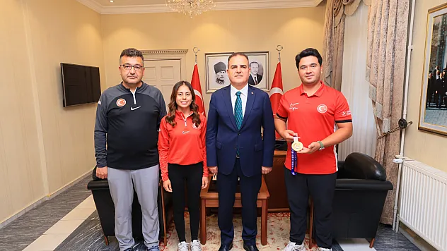 Vali Akbıyık'tan Muğlalı Milli Okçu Emircan Haney'e oy desteği