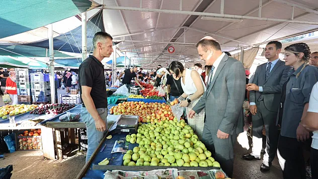 Vali İdris Akbıyık Pazar Esnafını Ziyaret Etti