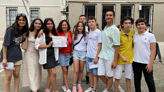 Vali Recai Güreli Ortaokulu'nda karne heyecanı yaşandı