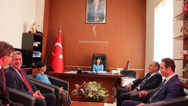 Vali vekili Yılmaz koltuğunu Berra'ya devretti