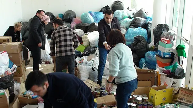 VATANDAŞLARDAN AFET BÖLGESİNE YARDIM