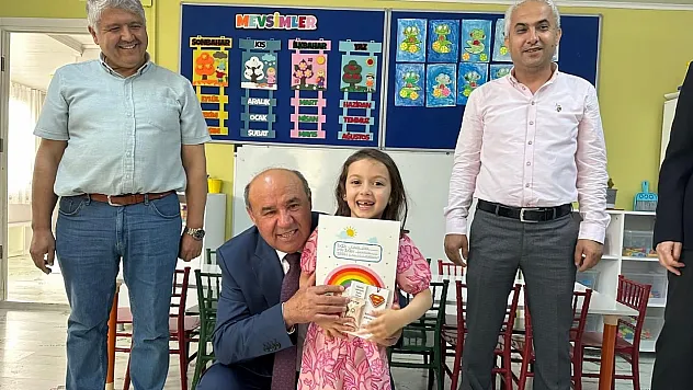 Vekil Otgöz öğrencilerle karne heyecanı yaşadı