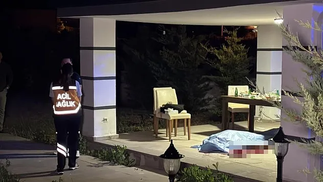 Villa bahçesindeki içki masasında cinayet: 1 ölü
