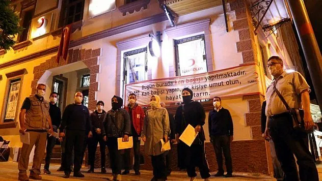 Yabancı uyruklu öğrencilerden Kızılay'a anlamlı bağış