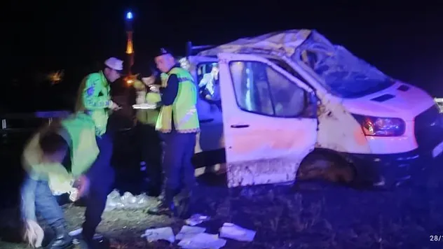 Yağışlı yolda kontrolden çıkan otomobil takla attı: 4 yaralı