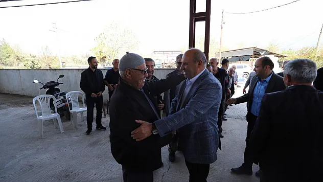 Yakup Otgöz, vatandaşlarla kucaklaştı