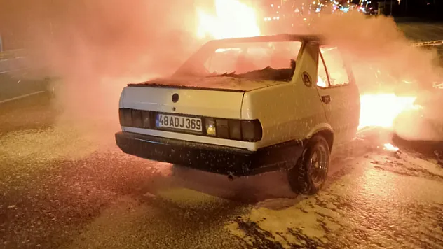 YANAN ARAÇTA CAN KAYBININ OLMAMASI SEVİNDİRDİ