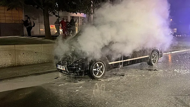 Yanan minibüs, paniğe neden oldu