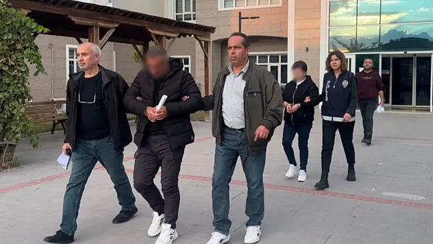 Yaşlı adamı darp eden şahıslar zorla boş senet imzalattı