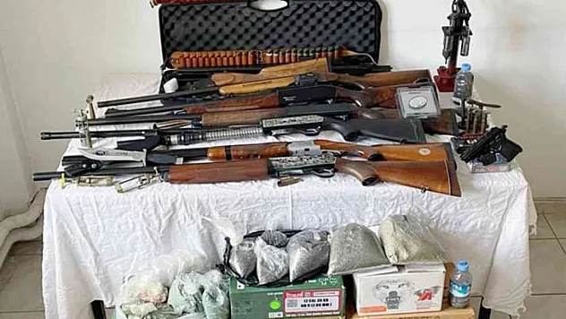 YATAĞAN'DA CEPHANELİK GİBİ EVE JANDARMADAN OPERASYON