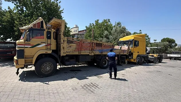 Yatağan'da zabıta ekiplerinden hurda araç operasyonu