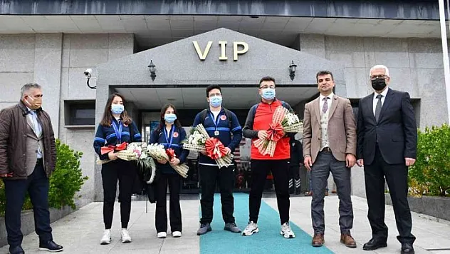 Yatağan'ın dünya rekortmeni okçuları çiçeklerle karşılandı