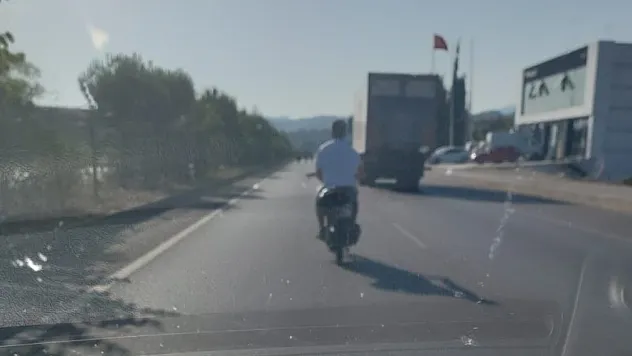 Yatarak Motosiklet Kullanan Sürücüye Ceza Yağdı