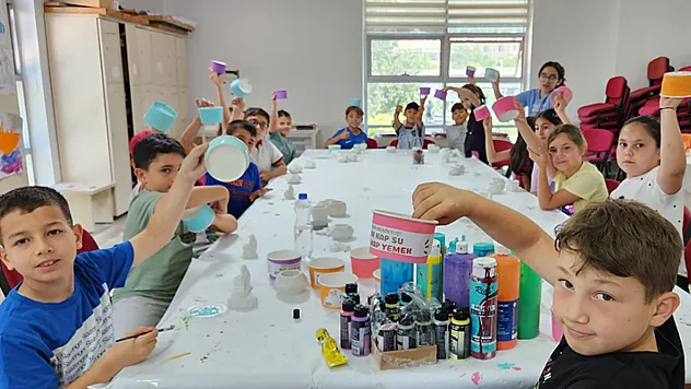 Yaz Döneminde Anneler Ve Çocuklar Sanat Atölyesinde Buluştu