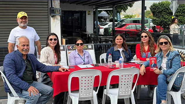 Yeni Parti Fethiye İlçe Başkanlığı'ndan Çalış Plajı'nda Üye Standı