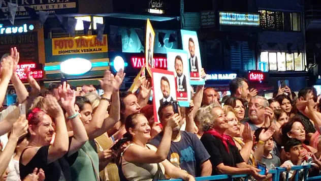 Yeni Türkü Konserinde Can Atalay'a Özgürlük Çağrısı