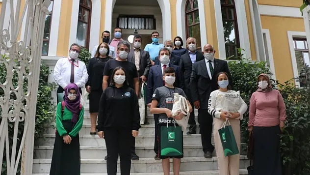 YEŞİLAY SAĞLIKLI GELECEK YARIŞMASI ÖDÜLLERİ VERİLDİ