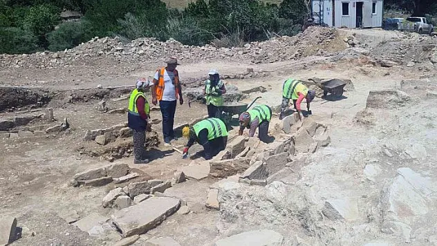 YK ENERJİ BÜNYESİNDE ÇALIŞAN 30 KÖYLÜ KADIN, 5 BİN YILLIK TARİHİ GÜN YÜZÜNE ÇIKARIYOR