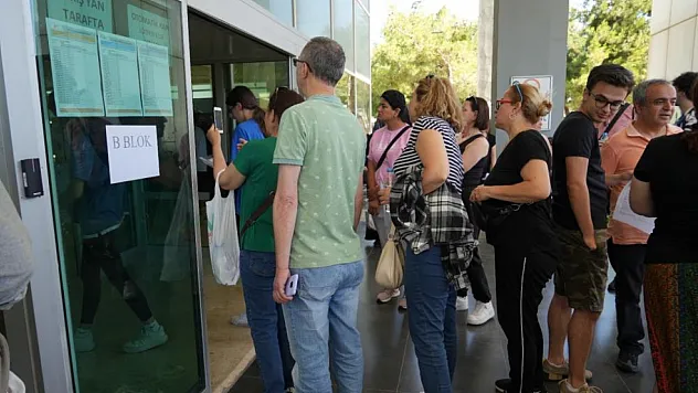 YKS'ye geç kalan adayın imdadına polis ekipleri yetişti