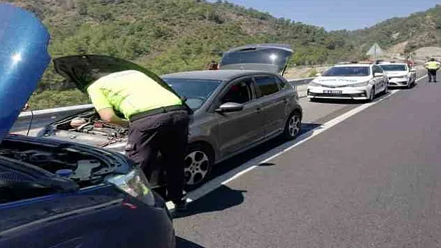 Yolda Kalanların İmdadına Polis Ekipleri Yetişiyor