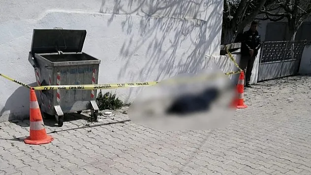 Yolda yürürken fenalaşan vatandaş yaşamını yitirdi