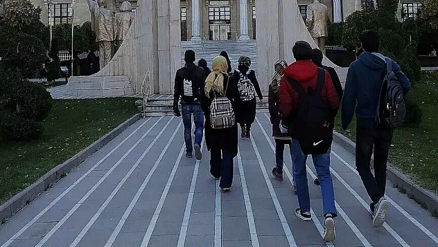 Yükseköğrenim mezunlarının kısa dönem ikamet izni 1 yıl daha uzatılabilecek