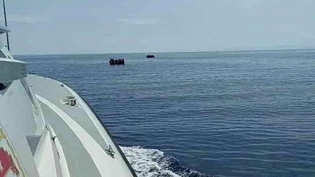 Yunanlar denizin ortasına bıraktı