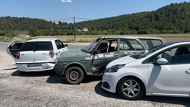 Zincirleme Kazada 3 Sürücü Yaralandı