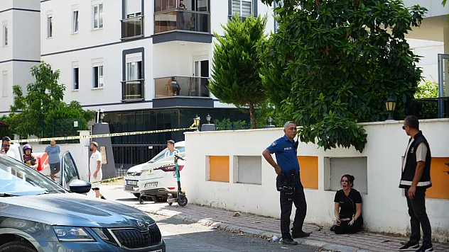 Ziyarete geldiği ağabeyinin evinin önünde silahla vurularak öldürüldü, yengenin feryatları yürekleri yaktı