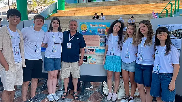 Fethiye'de genç çevrecilerden uluslararası poster sergisi
