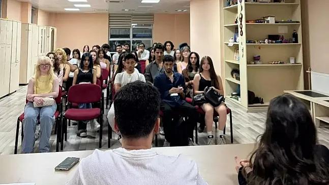 Menteşe'de gençler tiyatro eğitimleriyle sahneye hazırlanıyor