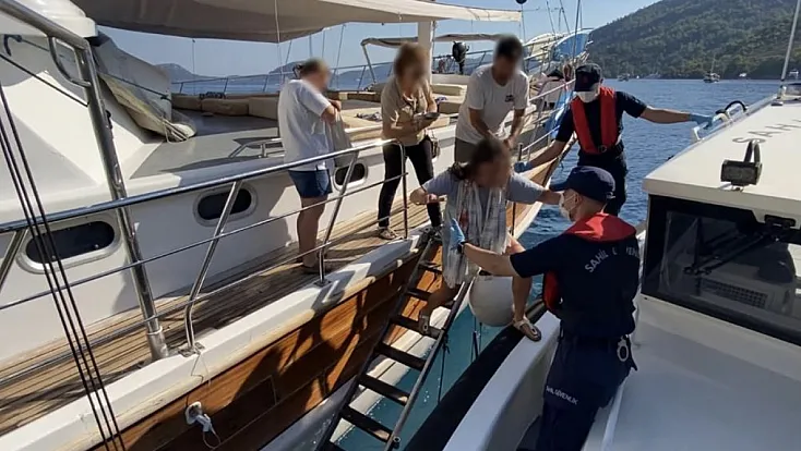 Fethiye’de gezi teknelerinde yaralanan iki kişiye tıbbi tahliye gerçekleştirildi
