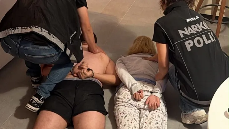 Bodrum’da uluslararası operasyon: Kırmızı bültenle aranan uyuşturucu taciri kıskıvrak yakalandı