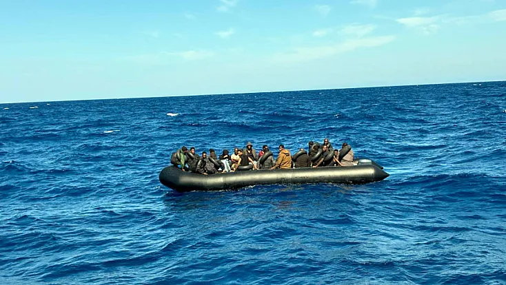 Dalaman'da lastik botta 39 düzensiz göçmen yakalandı