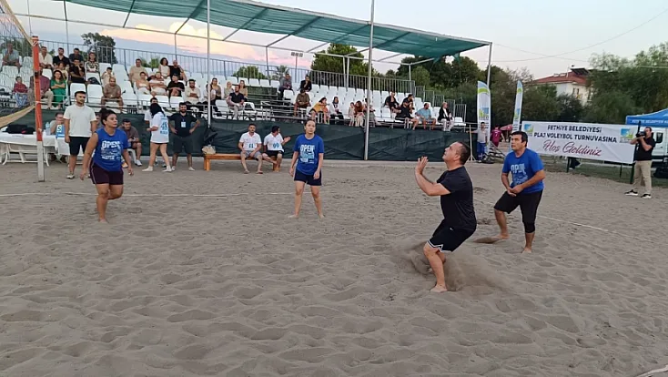 Fethiye’de plaj voleybolu turnuvası başladı: 32 takım mücadele edecek