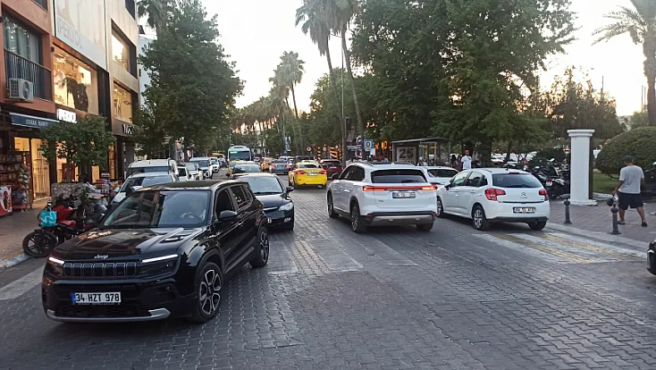 Fethiye’de Trafik Kilitlendi: Vatandaşlardan Çözüm Çağrısı