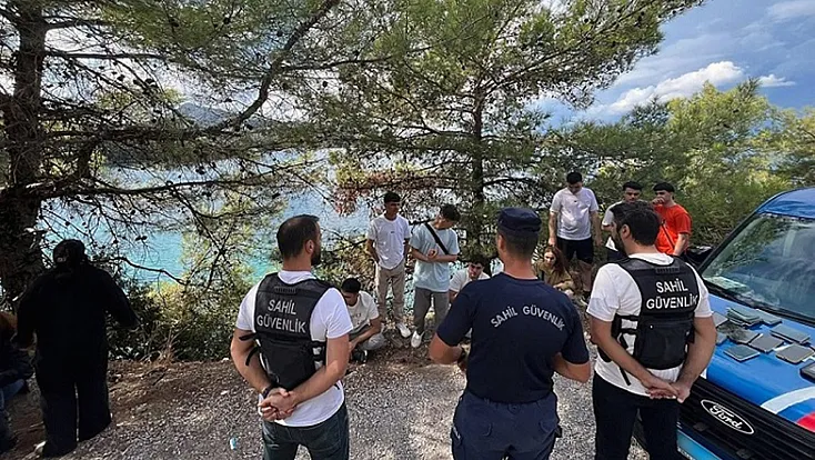 Marmaris Özgök koyunda 18 düzensiz göçmen yakalandı