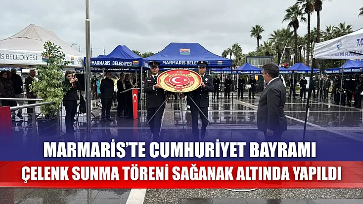 Marmaris’te Cumhuriyet Bayramı çelenk sunma töreni sağanak altında yapıldı