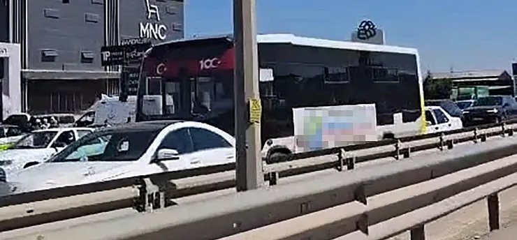 2 otobüsün de karıştığı zincirleme kazada 7 yaşındaki çocuk yaralandı