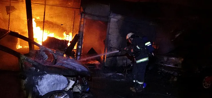 40 yıllık emeği gözlerinin önünde küle döndü