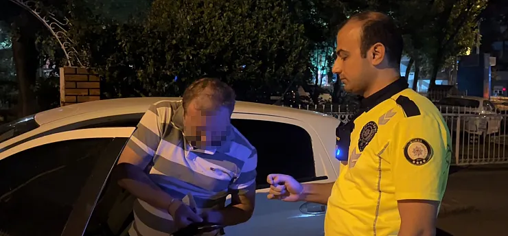 Alkol denetimini görünce aracı park etti, 'Sigara almaya geldim' dedi